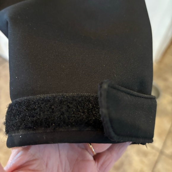 2XT Columbia Omni-Shield black jacket  zippered fro t and pockets.  Like new - Picture 6 of 6